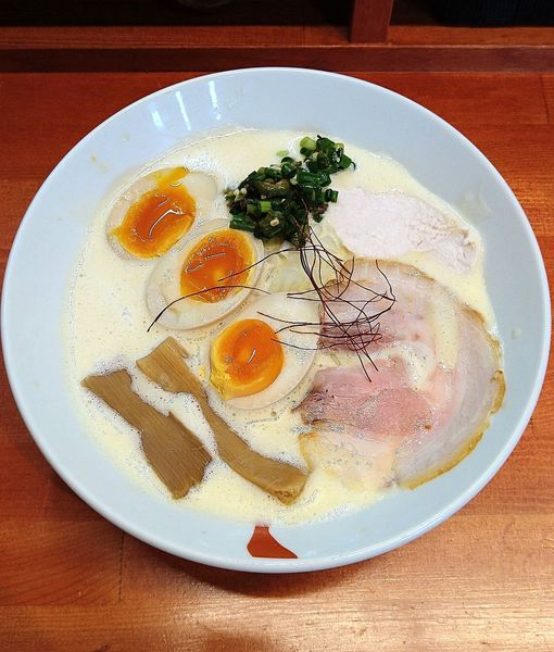 「(限定) 鶏白湯 850円＋味玉 100円」@らーめん・油そば 笑びすの写真