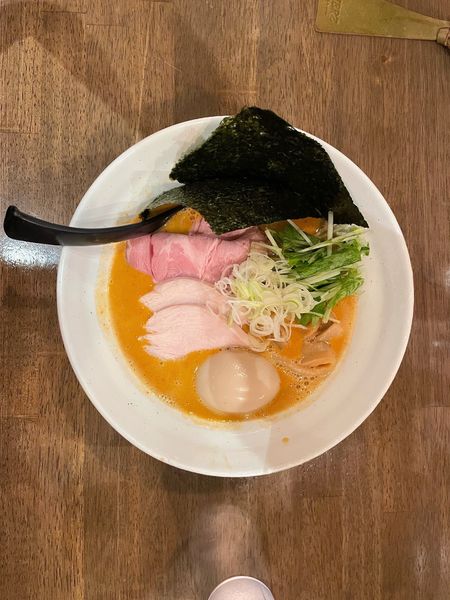 「辛白湯全部のせ」@ラーメン翼の写真