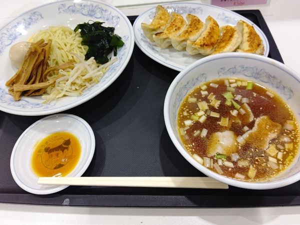 「しょうゆつけ麺(1.5玉)と餃子900円」@ぎょうざの満洲 イーサイト高崎店の写真