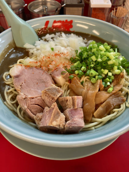 「鬼煮干しラーメン　大盛+コロチャーシュー」@ラーメン山岡家 一宮店の写真