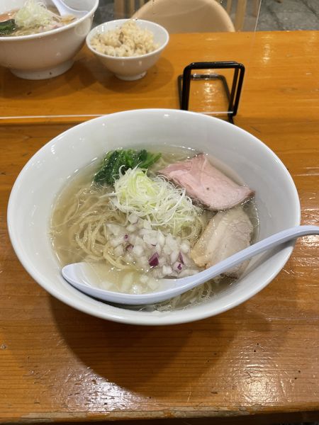 「塩らぁ麺」@貝出汁らぁ麺 燈やの写真