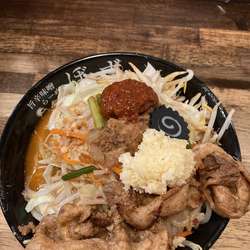 旨辛味噌らーめん　中　ニンニク　ヤサイ　みそあぶら