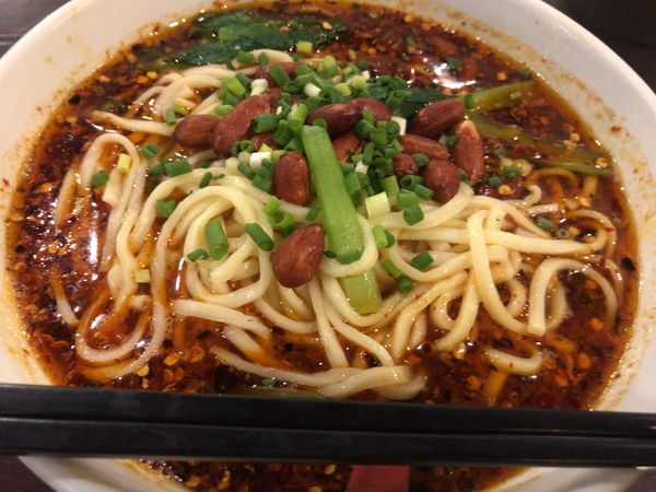 「担々麺(ランチチャーハン付き)780円×税？858円」@知音食堂の写真