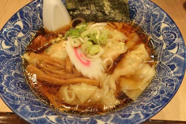 「ワンタン麺　700円」@肉厚わんたん麺と手作り焼売 ら麺亭 浅草支店の写真