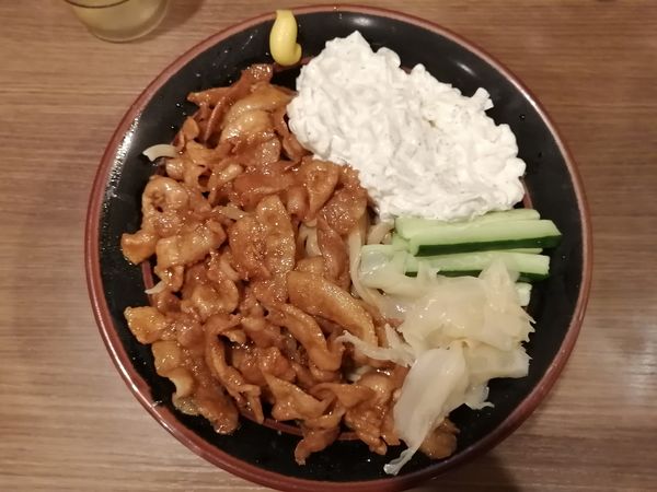 「すごい冷やし中華(300g)」@立川マシマシ 栄住吉店の写真