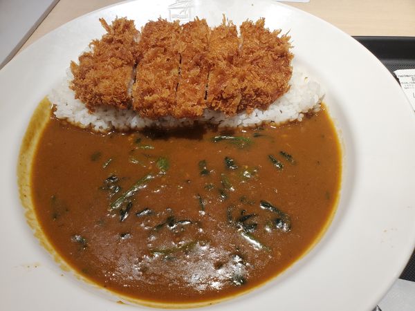 「ほうれん草ロースかつカレー・普通盛・3辛特辛」@松のや 伊勢佐木町店の写真