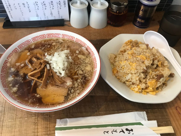 「ランチAセット（ラーメン+半炒飯）850円」@傳吉食堂の写真