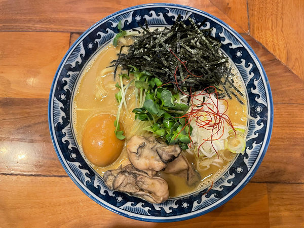 「牡蠣・拉麺」@麺や佐市の写真