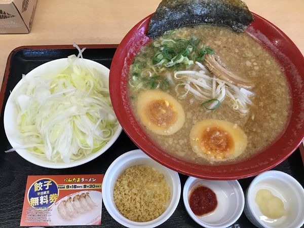 「にんたま味噌640円、トッピングネギ100円」@ゆにろーず 流山店の写真