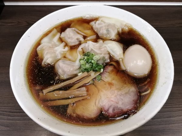 「ワンタン麺　900円　クーポン味玉」@中華そば さわの写真