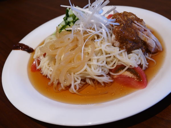 「冷やし中華　ごま風味」@中国家庭料理 MAOの写真