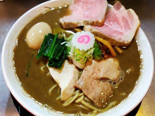 「濁り煮干しソバ大盛（玉子＋豚塩チャーシュー2枚）」@津軽煮干中華蕎麦 サムライブギーの写真