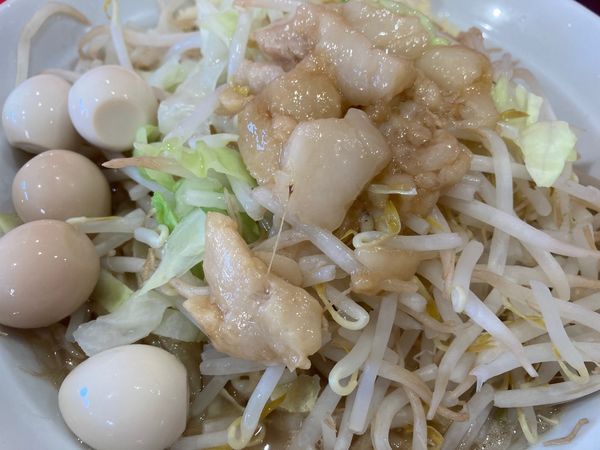 「ラーメン＋うずら＋ニンニク」@ラーメン ノックアウトの写真