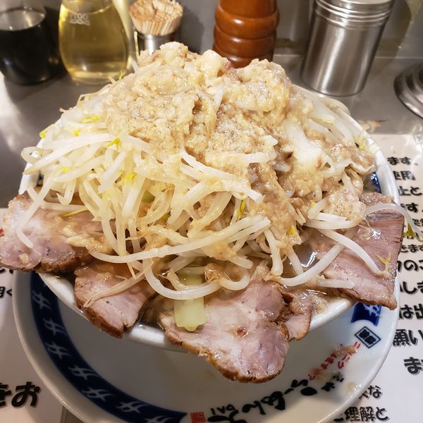 「らーめん＋中＋豚（ちゃーしゅー）」@らーめん大 池袋店の写真