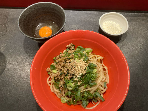 「旨辛拌麺(並)¥700+濃厚生卵¥50+粉チーズ¥50」@麺家たいらの写真