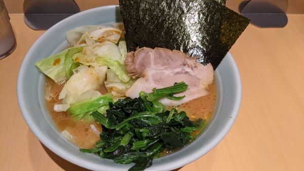 「キャベツラーメン」@横浜家系ラーメン 家家家 石神井公園店の写真