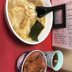ワンタン麺500円　ランチセットローストビーフ丼150円
