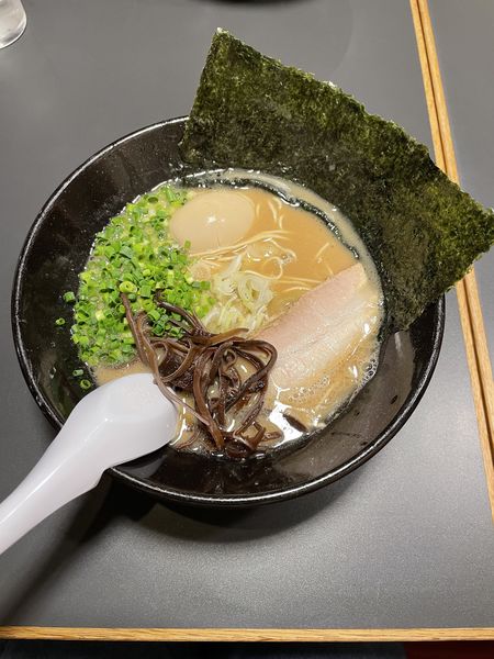 「茨城豚骨まる（味玉）880円」@茨城豚骨 とんこつ家 高菜の写真