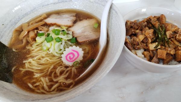 「正油ラーメン580円 チャーシュー丼100円」@ラーメン爺の写真