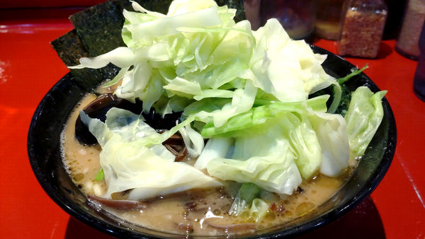 「【昼】ラーメン+きくらげ+キャベツ」@厚木家の写真