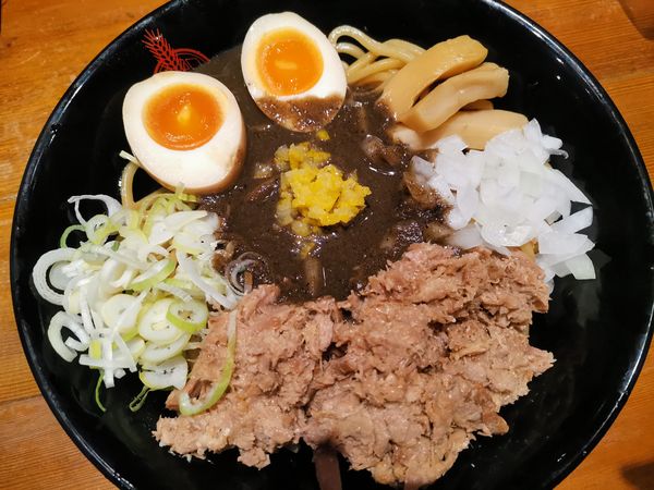 「超特濃煮干し油そば」@つけ麺専門店 三田製麺所 神田店の写真