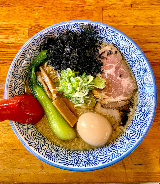「手揉み味玉 背脂にぼしラーメン」@麺処 門つるの写真