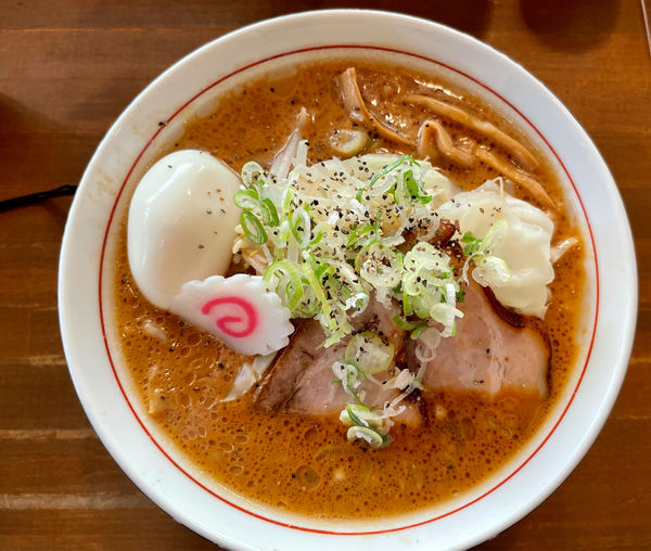 「富山とんこつブラック」@麺家 なるとの写真