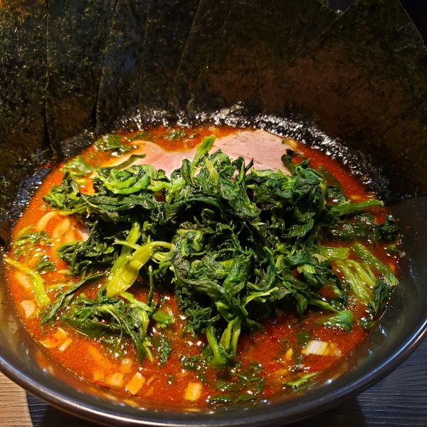 「美辛ラーメン2辛、ほうれん草、のり」@ラーメン 萩原家 藤沢店の写真
