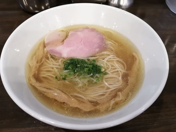 「塩ラーメン　　800円」@町田汁場 しおらーめん進化 町田駅前店の写真