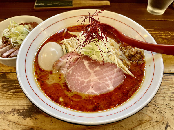 「味玉辛味噌らーめん ＋ ランチチャーシュー丼」@東京味噌らーめん 鶉の写真