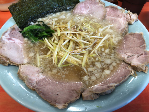 「こってりネギチャーシュー」@ラーメンショップ椿 春日部南桜井店の写真