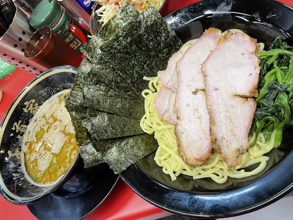「つけチャーシューメン+のり+ネギ丼(白)」@IEKEI_TOKYO 王道家直系の写真