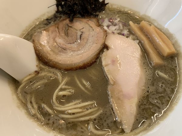 「(限定)濃厚煮干しらーめん　850円」@ラーメン香華の写真