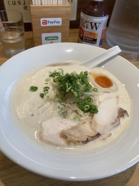 「だしと鶏白湯のらーめん（７５０円）」@くぼた製麺処の写真