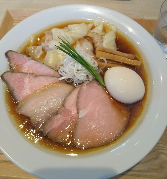 「特製中華蕎麦（大盛り）+ワンタン」@宍道湖しじみ中華蕎麦 琥珀 東京本店の写真