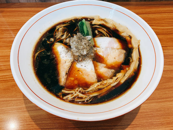 「漆黒醤油ら〜麺」@ら〜麺 安至の写真