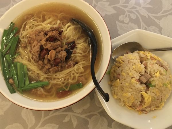「台湾ラーメンセット　935円」@中華料理 天福楼 方南町店の写真