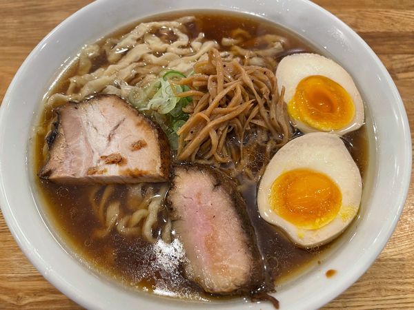 「味玉らーめん醤油(1,250円)」@麺や 七彩 八丁堀店の写真