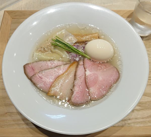 「特製中華蕎麦＜塩＞」@宍道湖しじみ中華蕎麦 琥珀 東京本店の写真