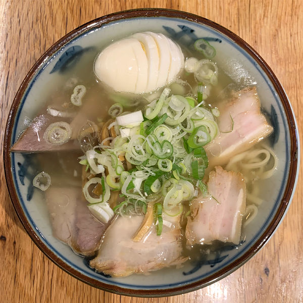 「中華そば 茹で卵スライス」@かっちんラーメンの写真