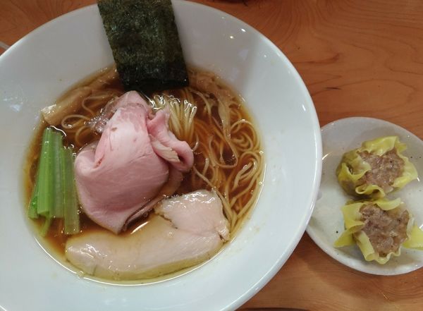 「鶏そば+シューマイ2個」@麺屋BISQの写真