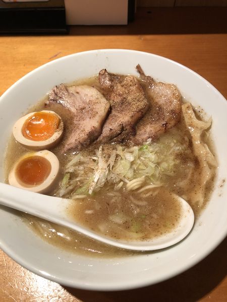 「濃厚豚骨にぼしらーめん」@麺や ながれものの写真