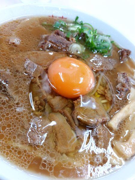 「中華そば肉入中盛・生玉子(ヨード卵)増し」@中華そば いのたに 本店の写真