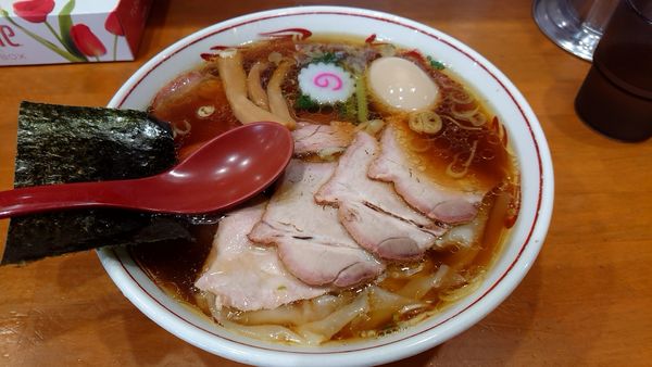 「中華そば チャーシュー ワンタン 味玉」@とら食堂 松戸分店の写真