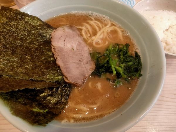 「並ラーメン+ライス   650円 硬め」@家系 武の極みの写真