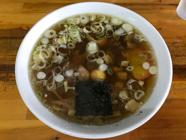 「モツらあめん 半麺　650円」@梅屋の写真