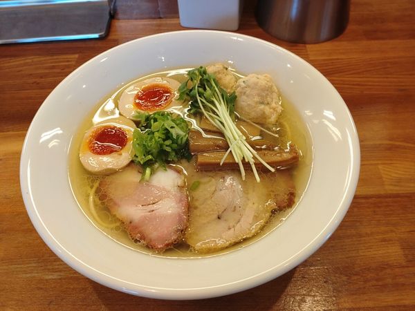 「味玉塩そば中細ストレート麺　鶏肉つくねトッピング」@麺処 いち林の写真
