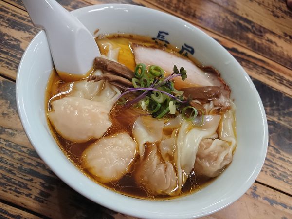 「ワンタン入り醤油ラーメン 900円」@長尾中華そば 西バイパス店の写真