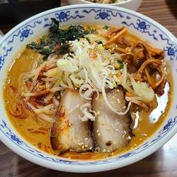 とくせいラーメン（辛ごまみそ）850円