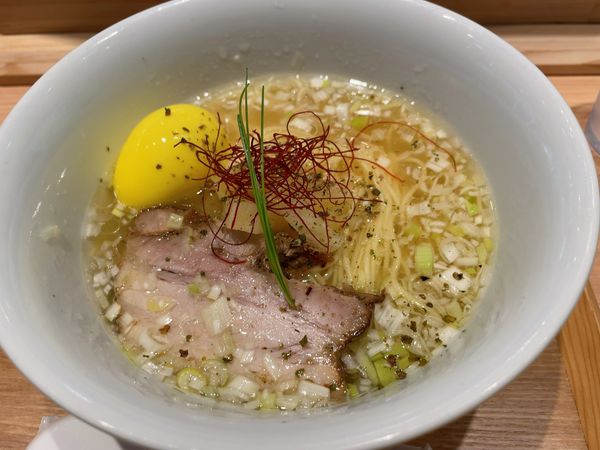 「パパパパイン 　パイナップル塩ラーメン　味玉」@ラーメンWalkerキッチンの写真